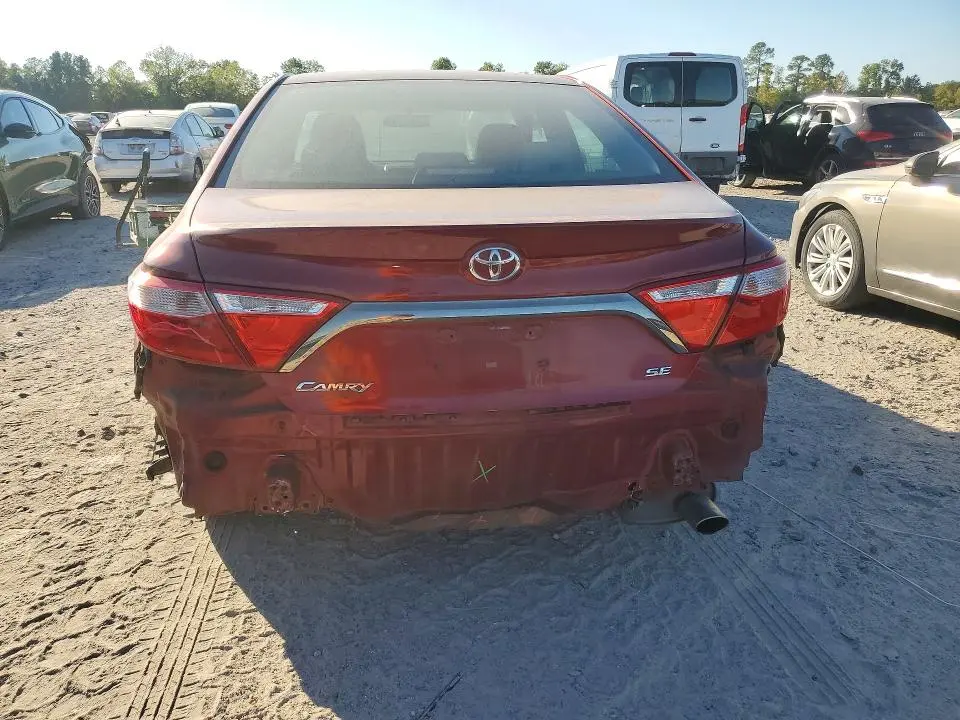 2015 TOYOTA CAMRY SE  