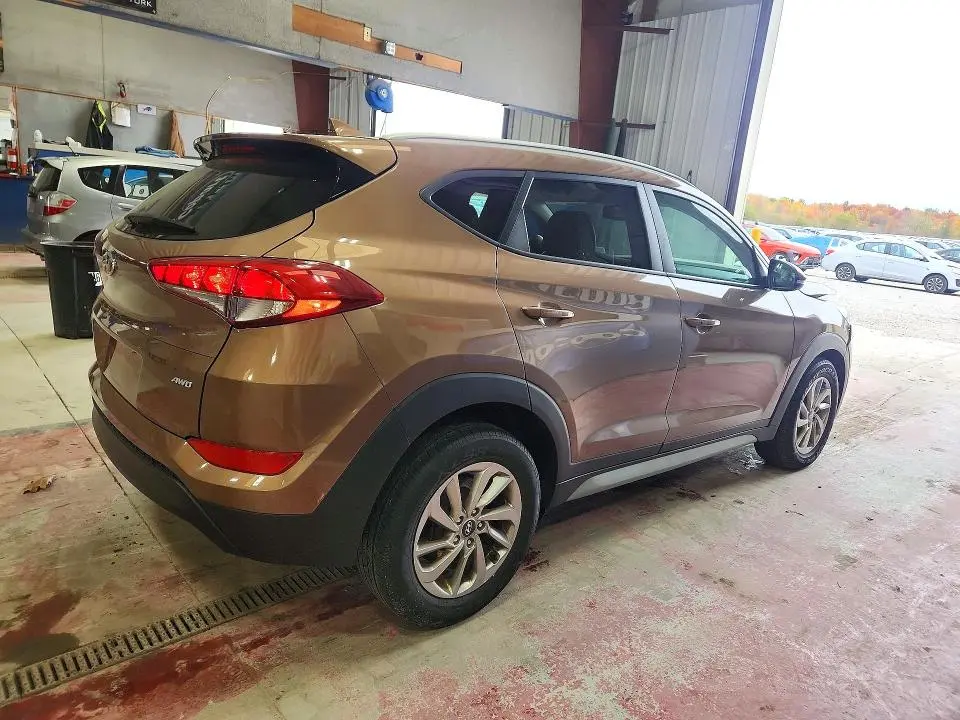 2017 HYUNDAI TUCSON SE PLUS  