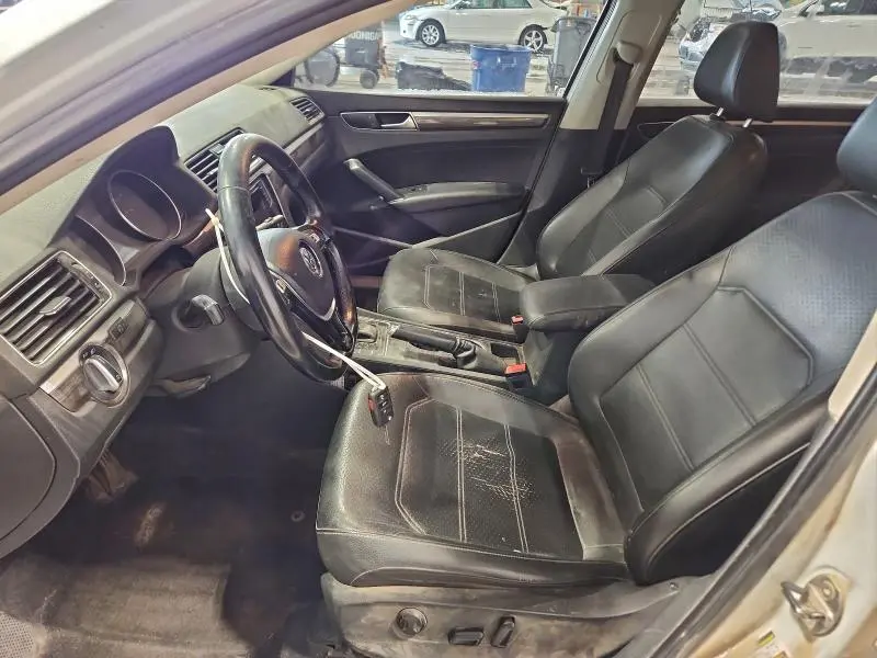 2016 VOLKSWAGEN PASSAT SE  
