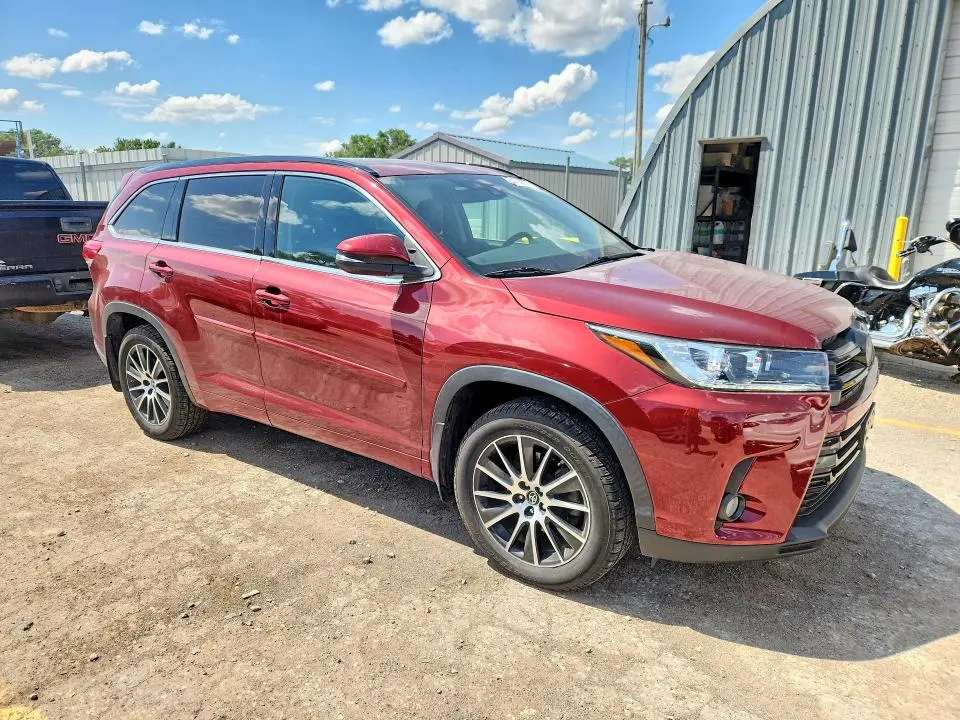 2017 TOYOTA HIGHLANDER SE  