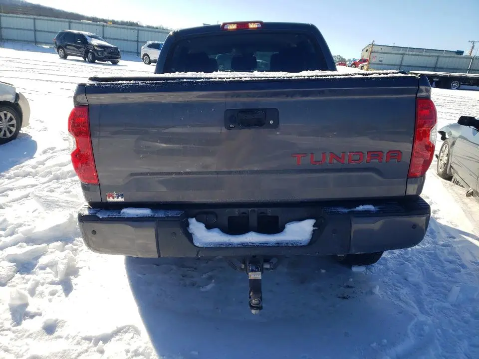 2018 TOYOTA TUNDRA CREWMAX SR5  