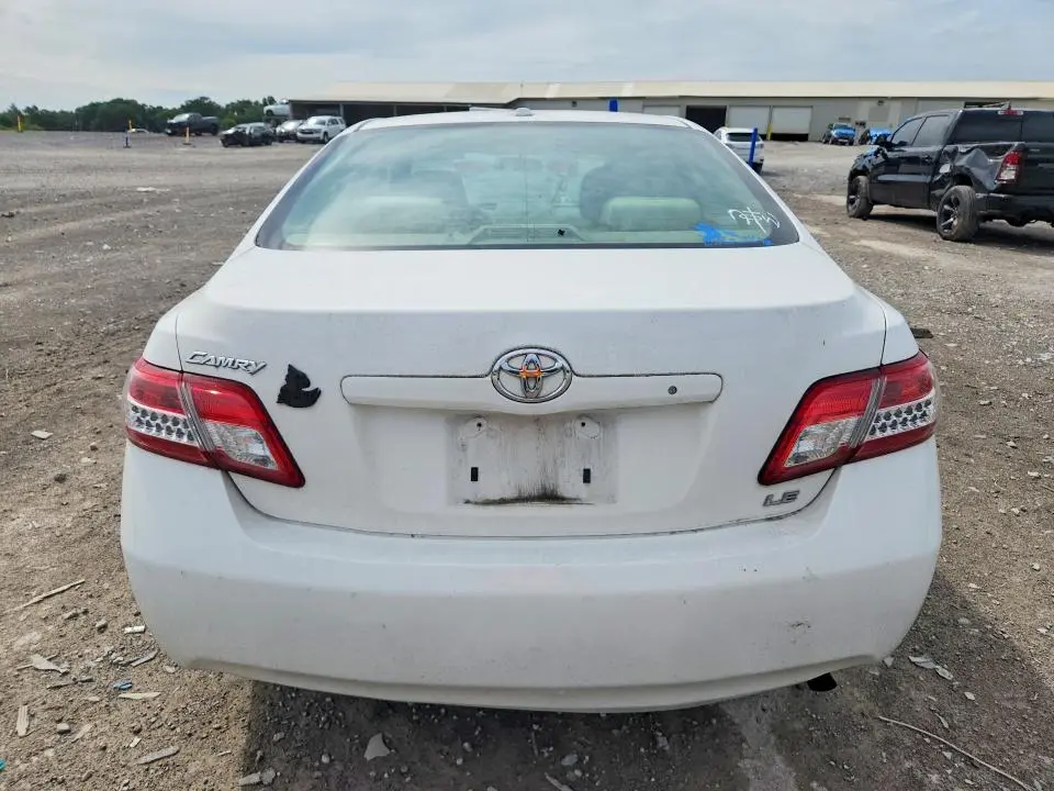 2011 TOYOTA CAMRY LE  