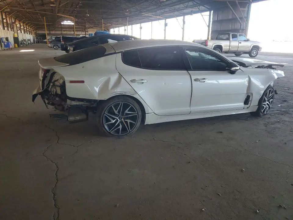 2022 KIA STINGER GT-LINE  