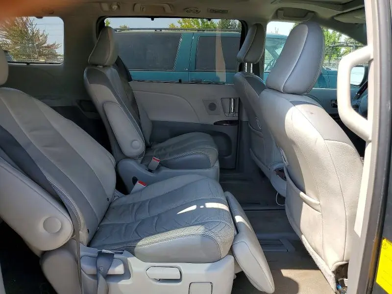 2013 TOYOTA SIENNA LIMITED 7-PASSENGER  