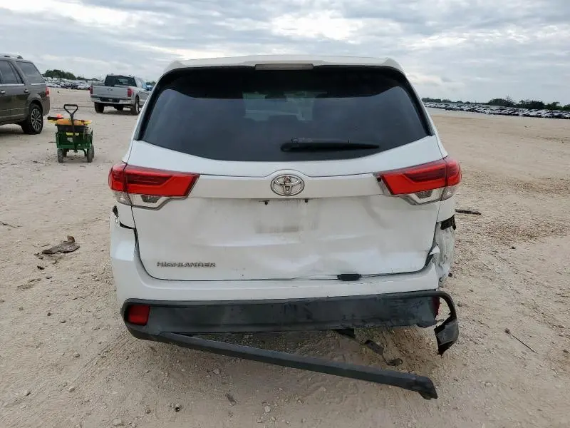 2019 TOYOTA HIGHLANDER LE  