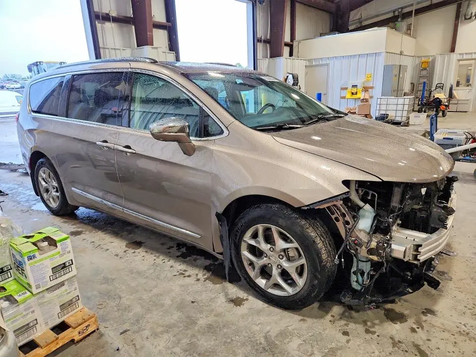 2017 CHRYSLER PACIFICA LIMITED  