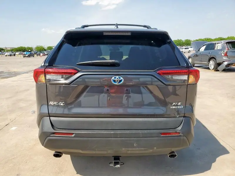 2020 TOYOTA RAV4 XLE