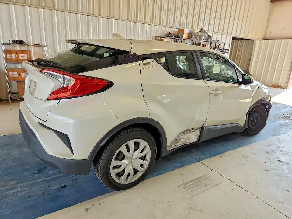 2021 TOYOTA C-HR LE  