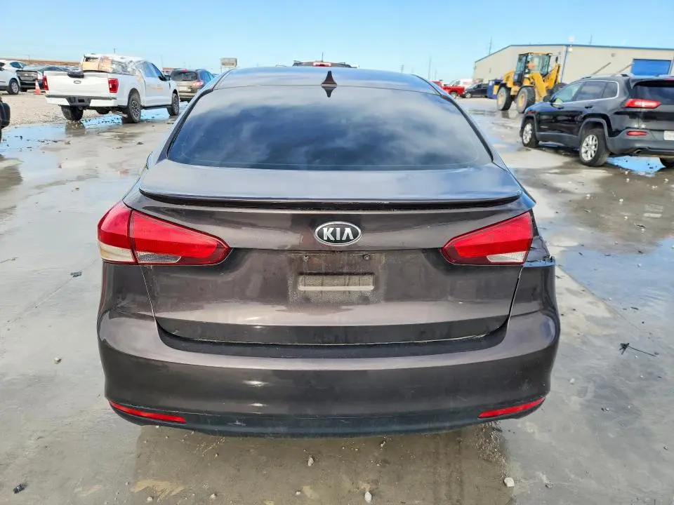 2017 KIA FORTE LX  