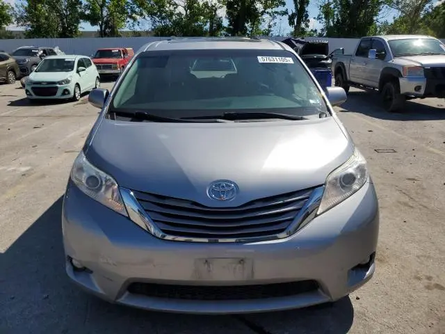 2017 TOYOTA SIENNA XLE  