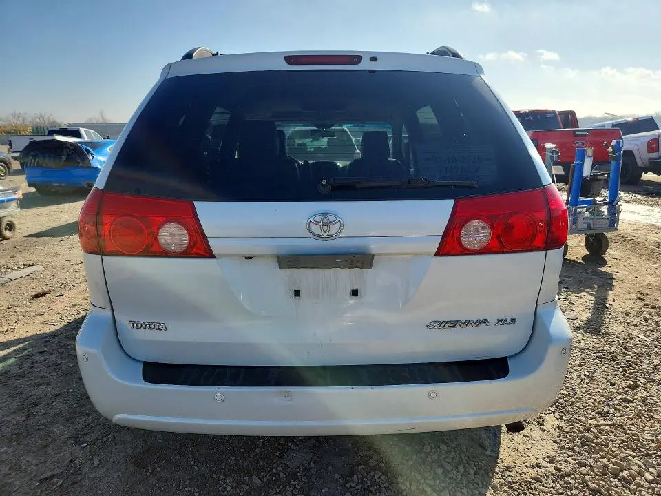 2010 TOYOTA SIENNA XLE  