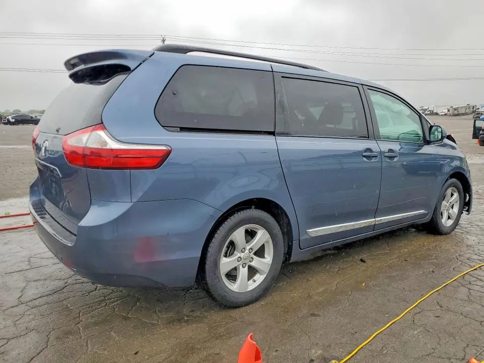 2017 TOYOTA SIENNA LE  