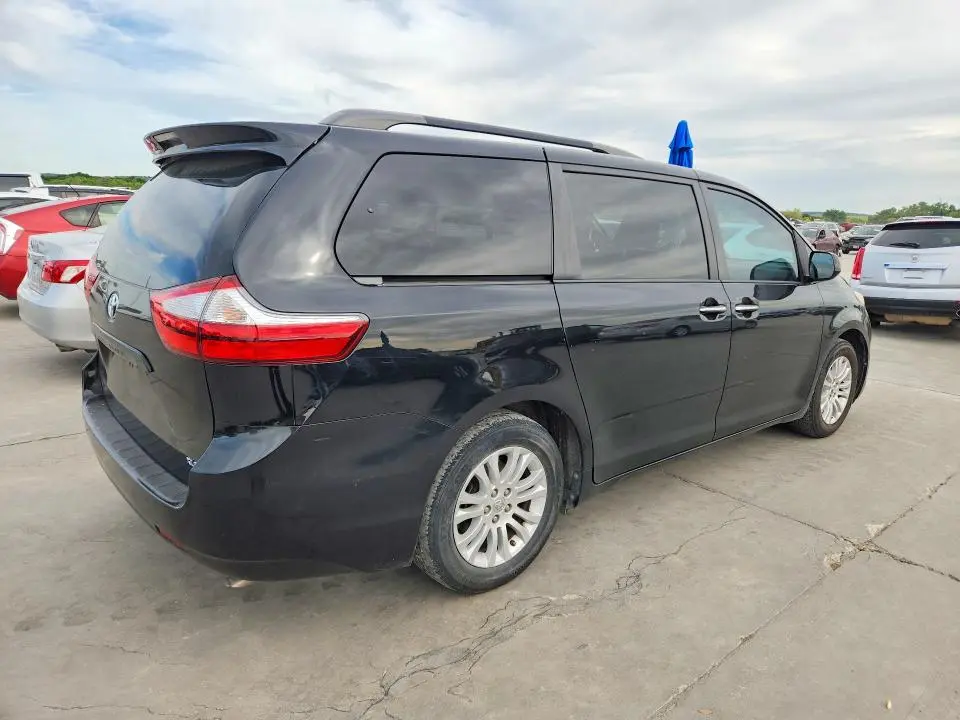 2015 TOYOTA SIENNA XLE 8-PASSENGER  