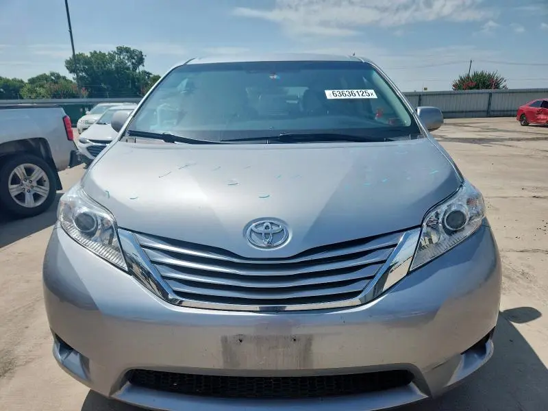 2016 TOYOTA SIENNA LE  