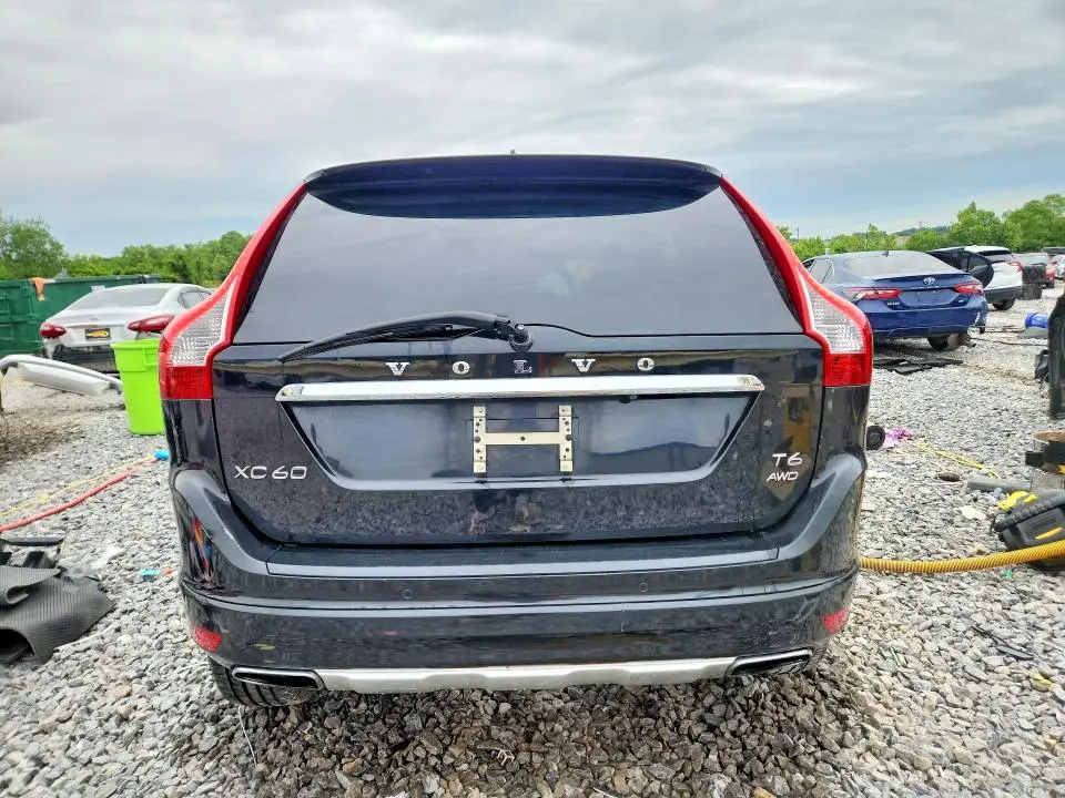 2015 VOLVO XC60 T6 PLATINUM  