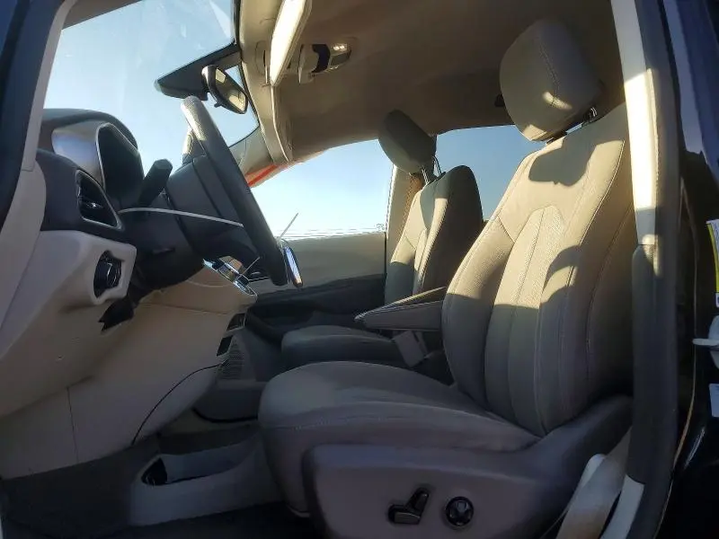 2017 CHRYSLER PACIFICA LX  