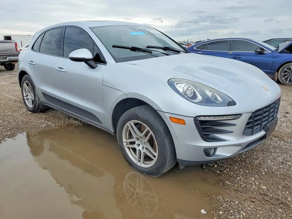 2017 PORSCHE MACAN   
