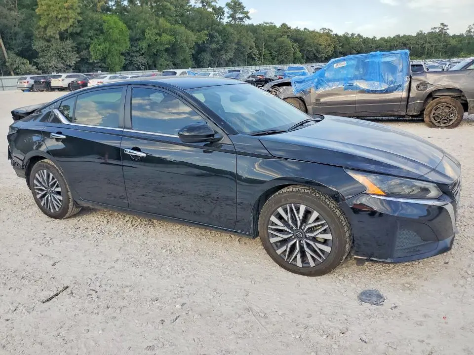 2023 NISSAN ALTIMA SV  