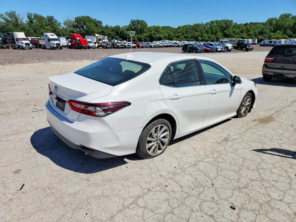 2022 TOYOTA CAMRY LE  