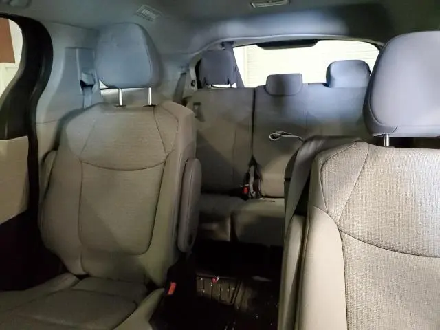 2024 TOYOTA SIENNA LE  