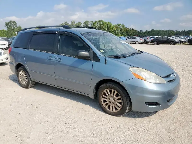 2010 TOYOTA SIENNA LE  