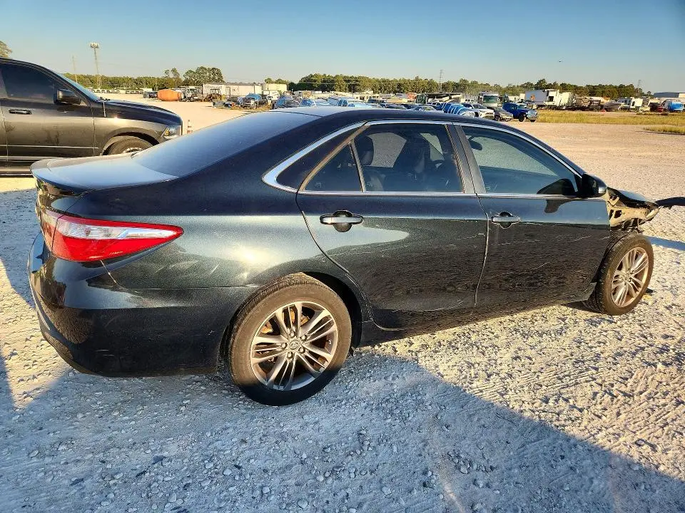 2015 TOYOTA CAMRY SE  