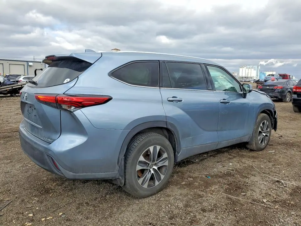 2021 TOYOTA HIGHLANDER XLE  
