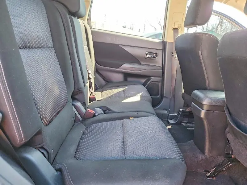 2018 MITSUBISHI OUTLANDER ES  