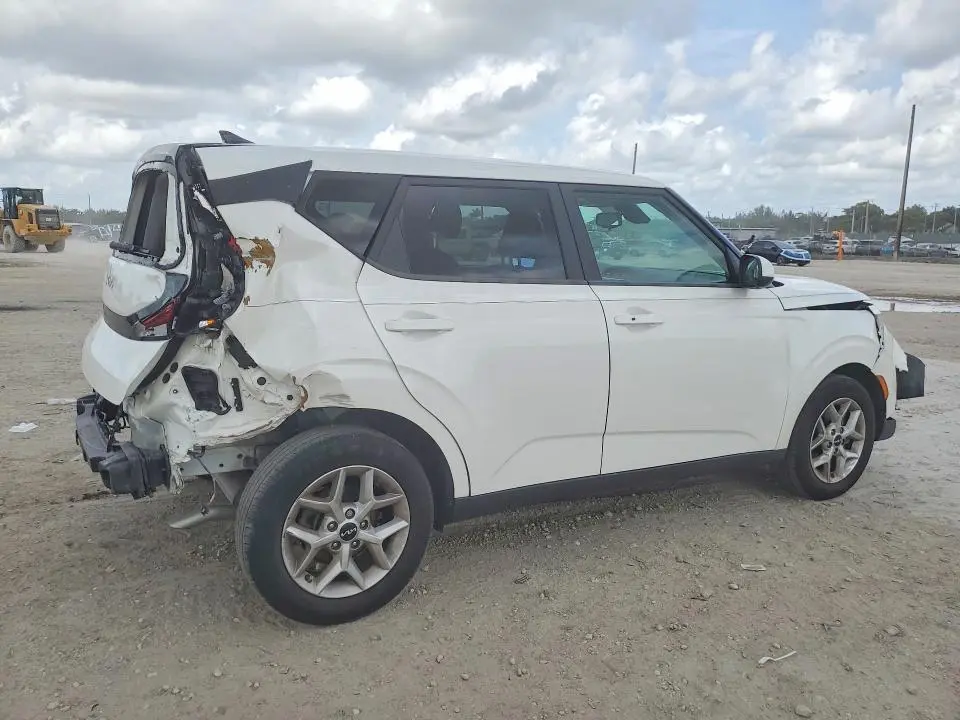 2023 KIA SOUL S  