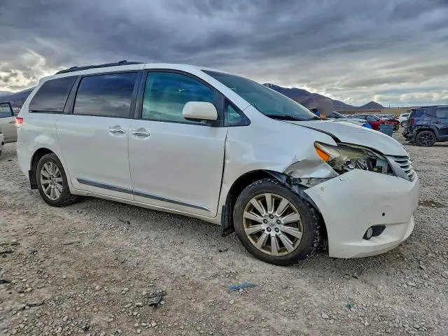 2012 TOYOTA SIENNA XLE  