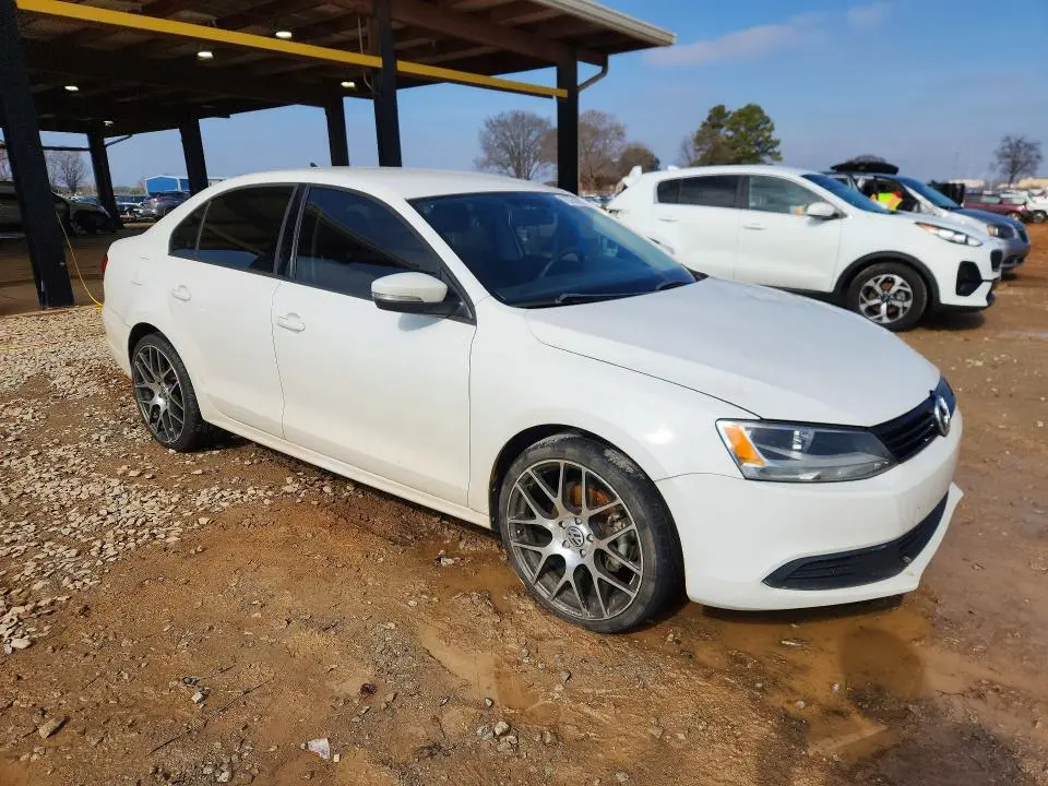 2014 VOLKSWAGEN JETTA SE  