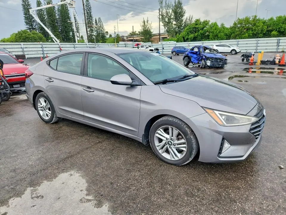 2020 HYUNDAI ELANTRA SEL  