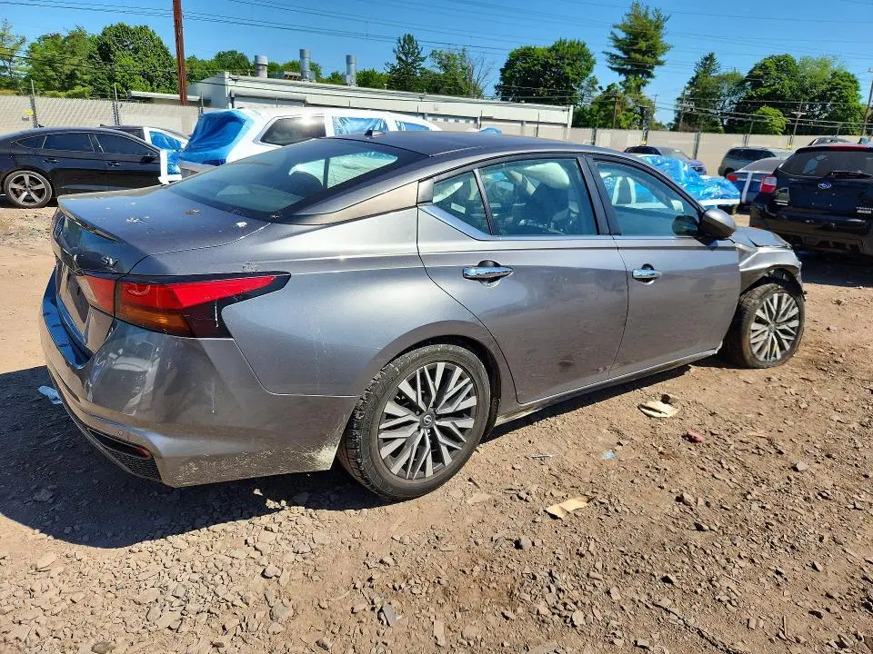 2023 NISSAN ALTIMA SV  