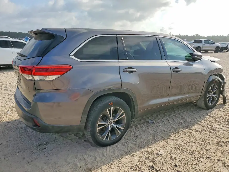2018 TOYOTA HIGHLANDER LE  