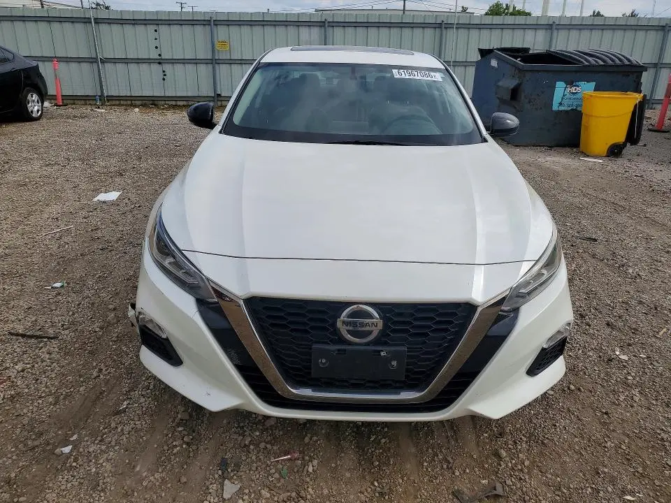 2019 NISSAN ALTIMA SR  