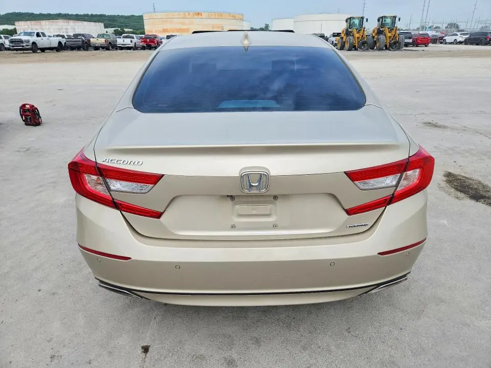2018 HONDA ACCORD TOURING  