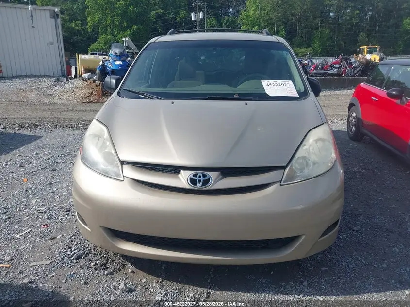 2010 TOYOTA SIENNA LE