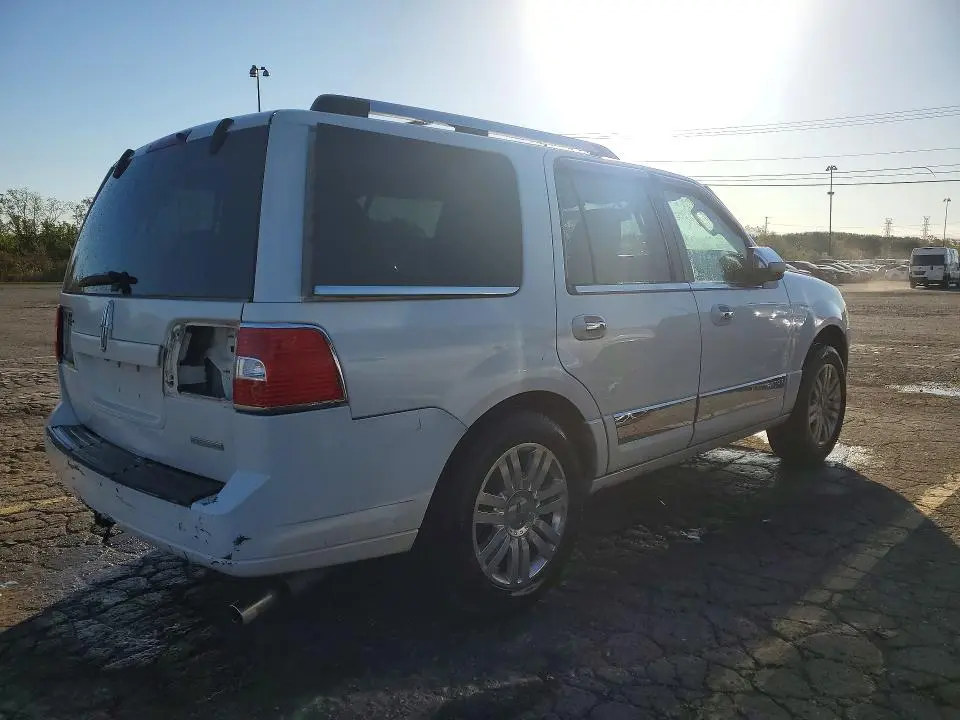 2011 LINCOLN NAVIGATOR   