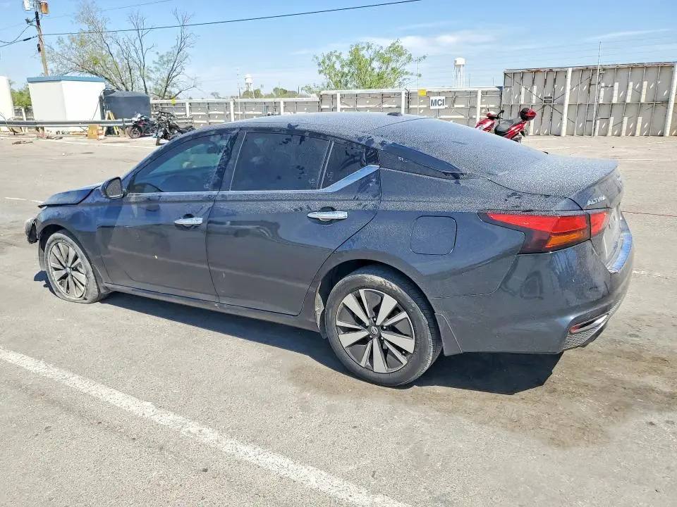 2022 NISSAN ALTIMA SL  