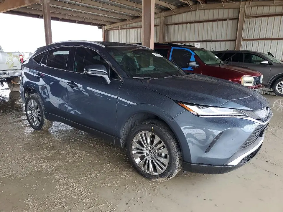 2022 TOYOTA VENZA XLE  