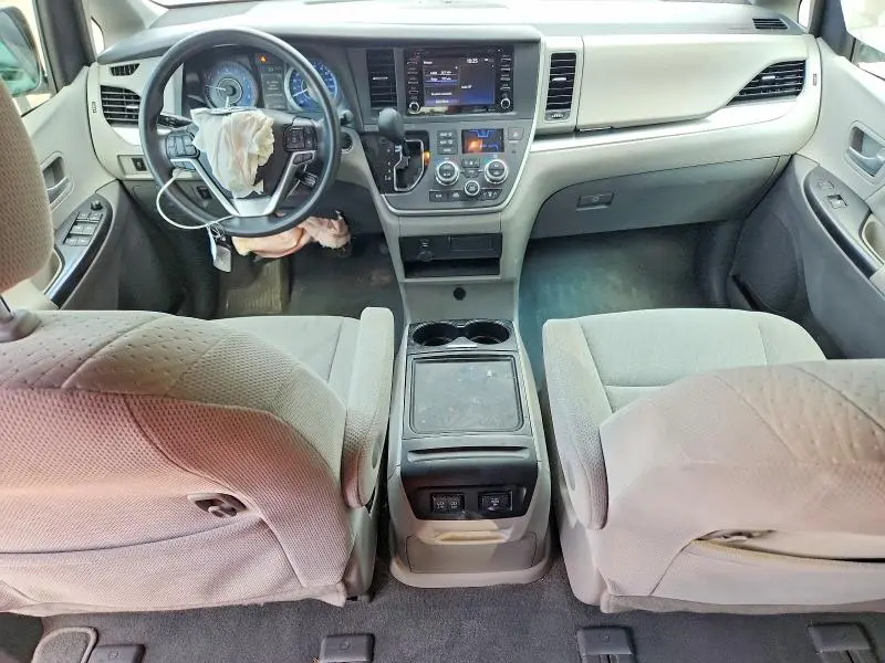 2020 TOYOTA SIENNA LE  