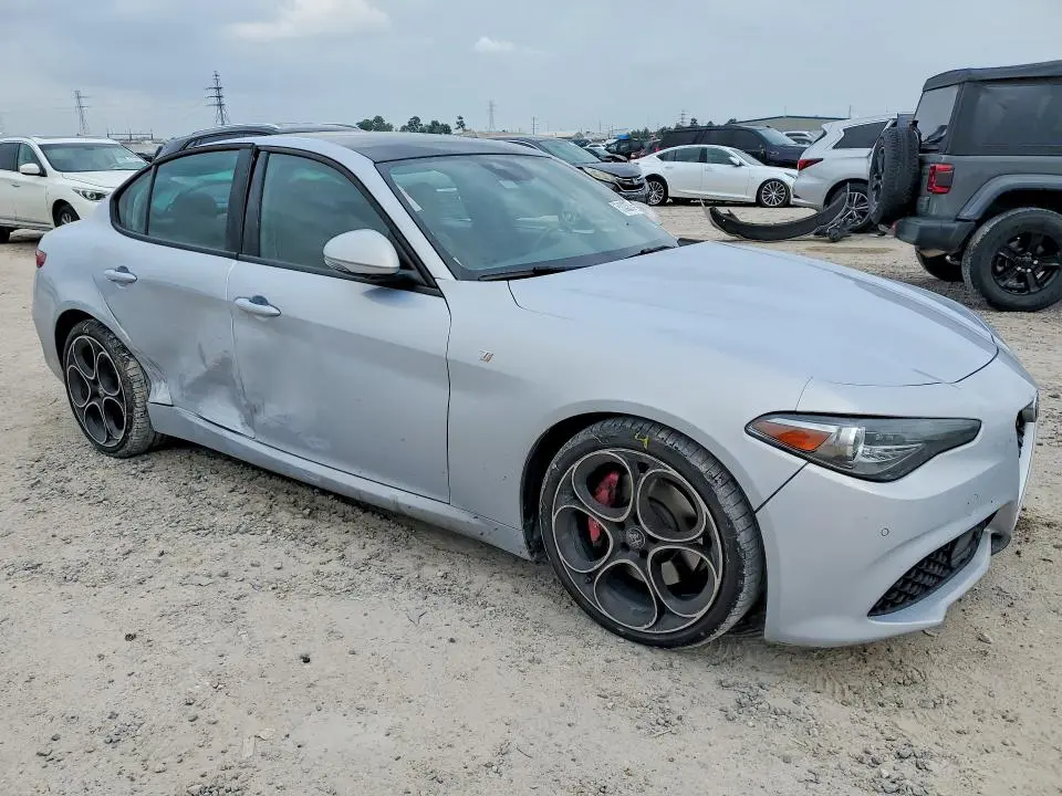 2022 ALFA ROMEO GIULIA SUPER  