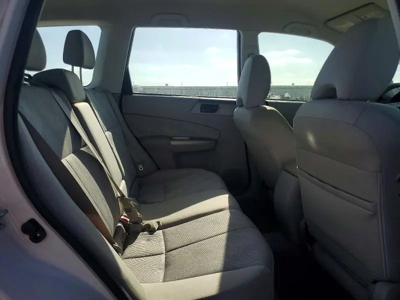 2010 SUBARU FORESTER XS  