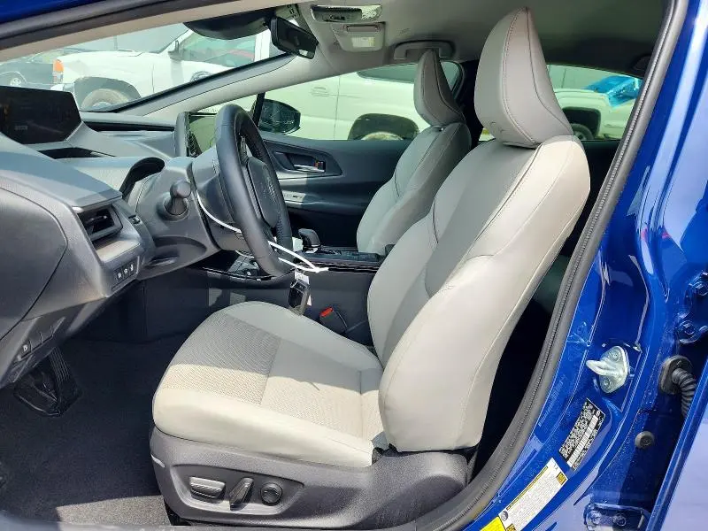 2025 TOYOTA PRIUS XLE  