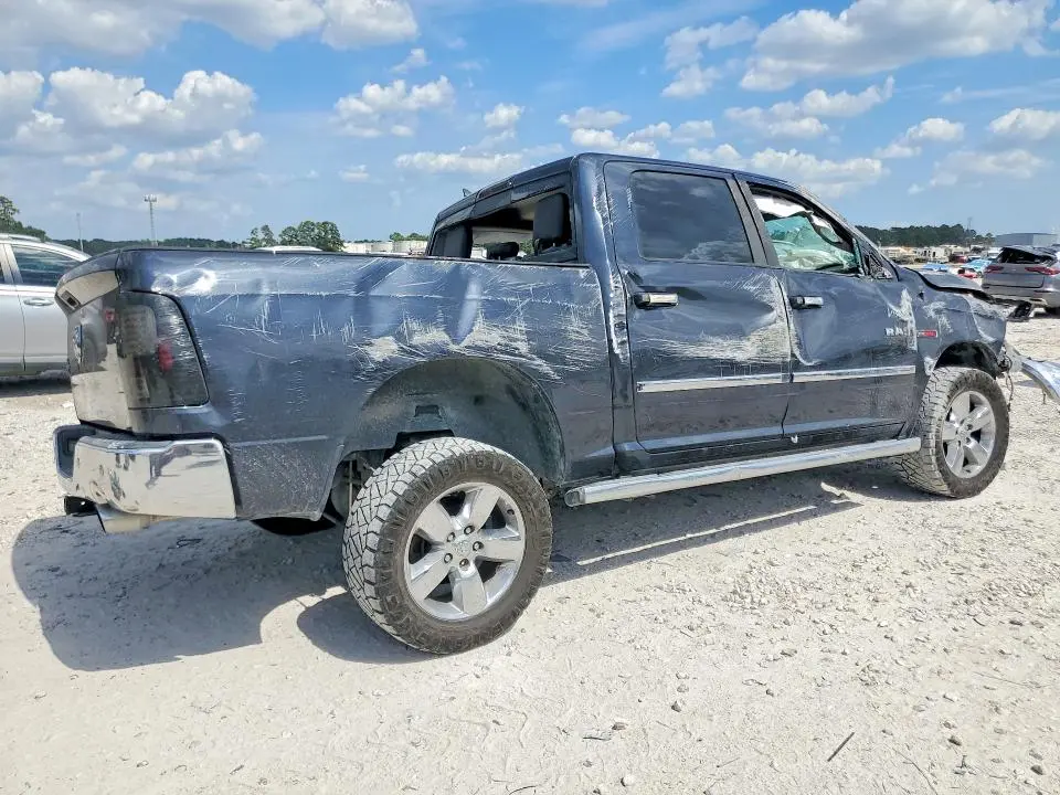 2015 RAM 1500 SLT  