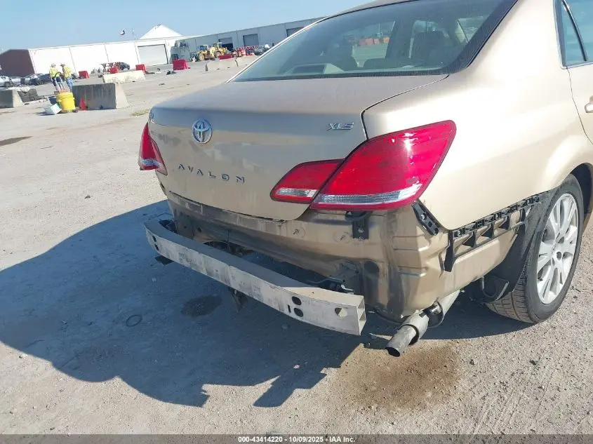 2010 TOYOTA AVALON XLS