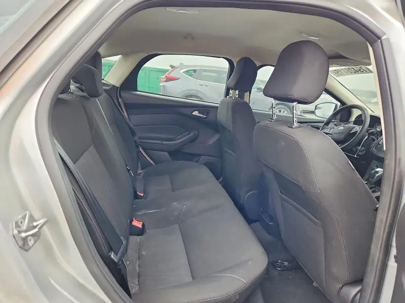 2015 FORD FOCUS SE  