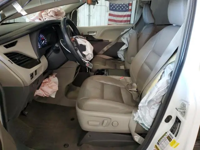 2015 TOYOTA SIENNA XLE  