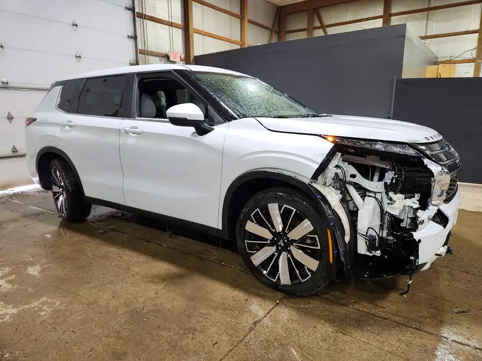 2025 MITSUBISHI OUTLANDER SE  
