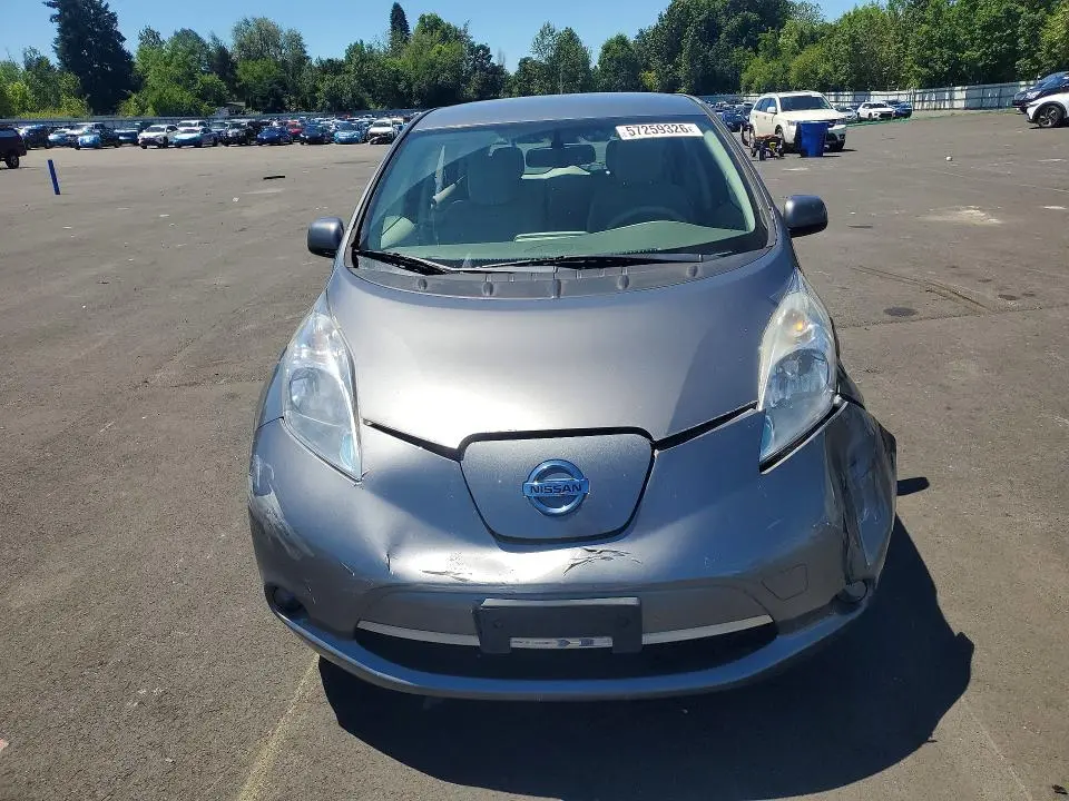2015 NISSAN LEAF SV  